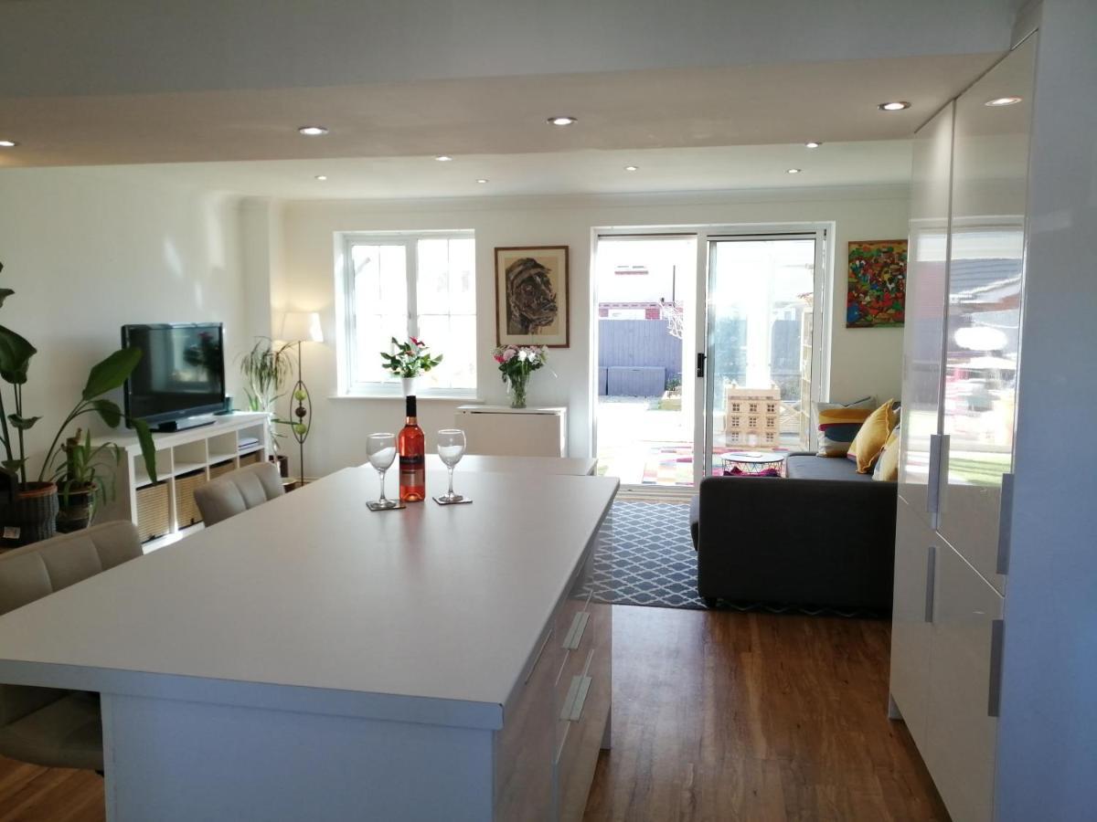 Spacious Townhouse With Sea Views Near Cardiff Баррі Екстер'єр фото