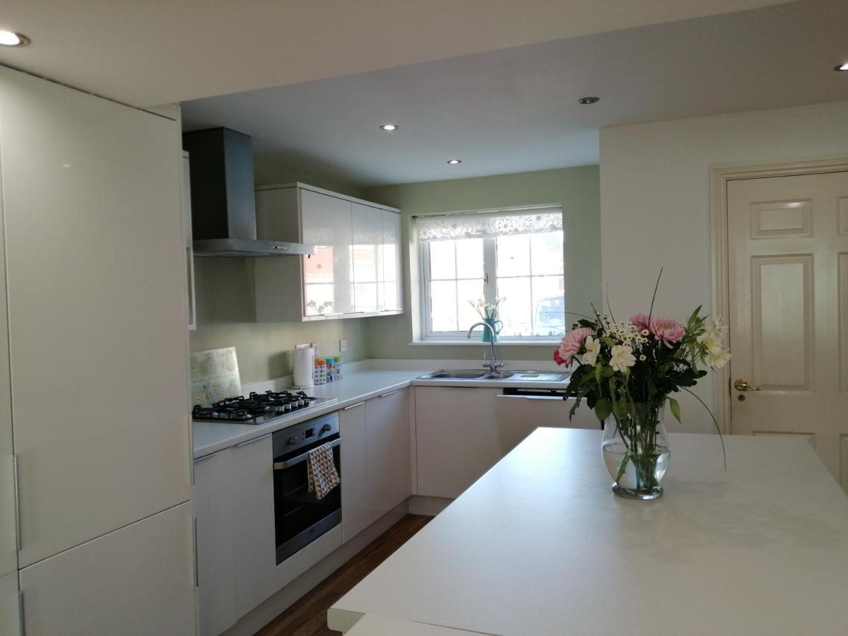 Spacious Townhouse With Sea Views Near Cardiff Баррі Екстер'єр фото